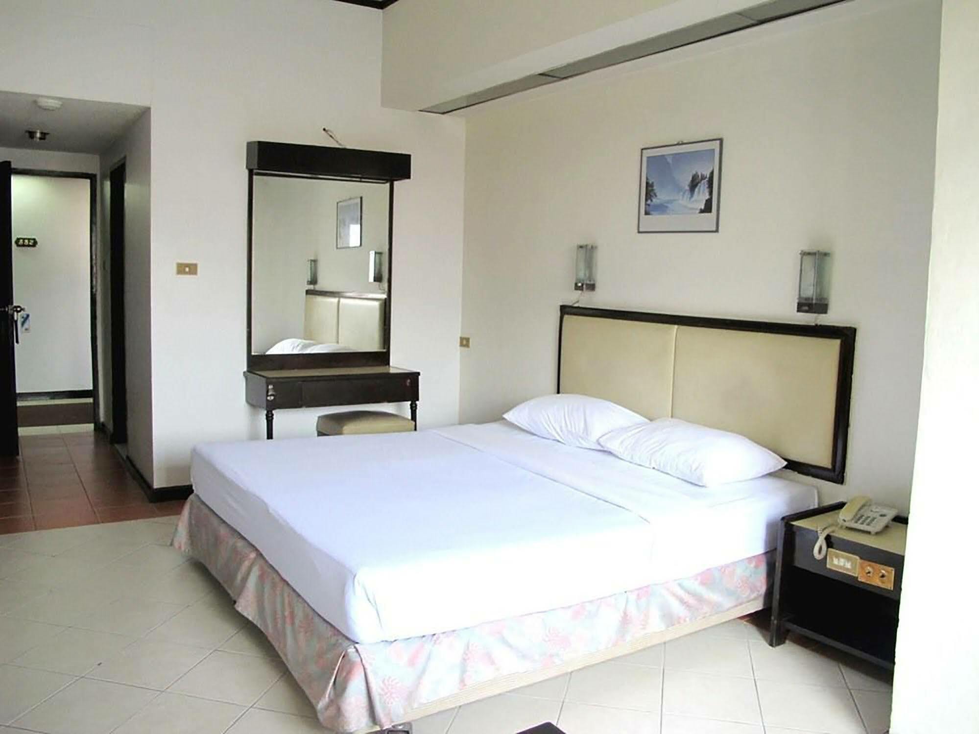 Diamond Beach Hotel Pattaya Esterno foto