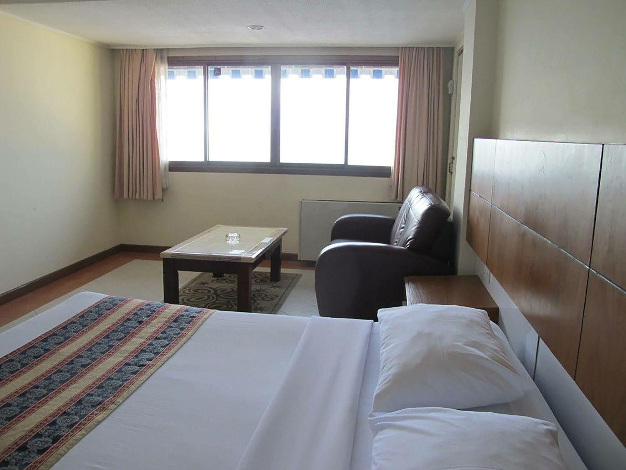 Diamond Beach Hotel Pattaya Esterno foto